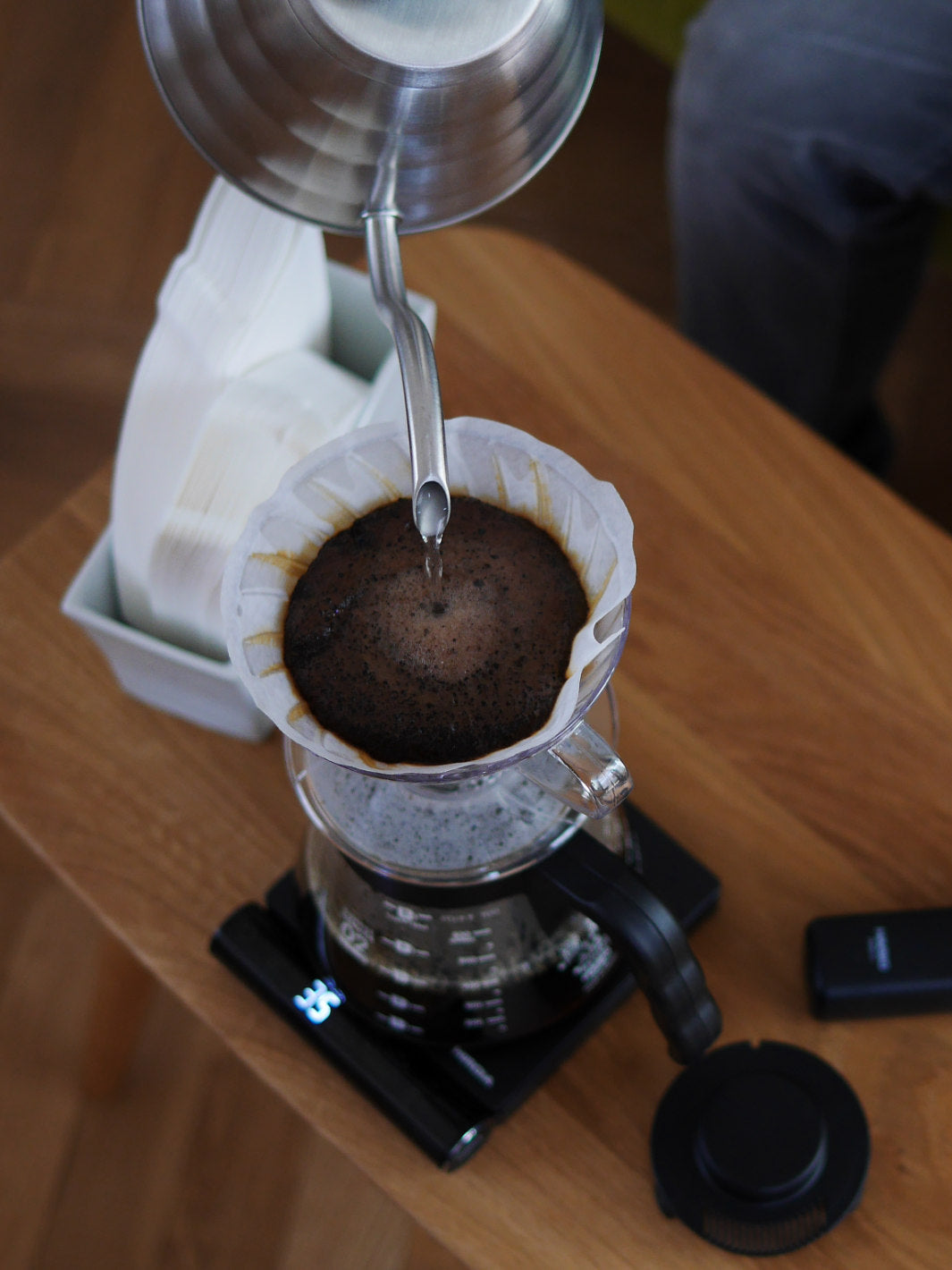 Hario V60 Glass Coffee Server Pour Over Carafe Microwave Safe  1000mL, Black: Coffee Servers
